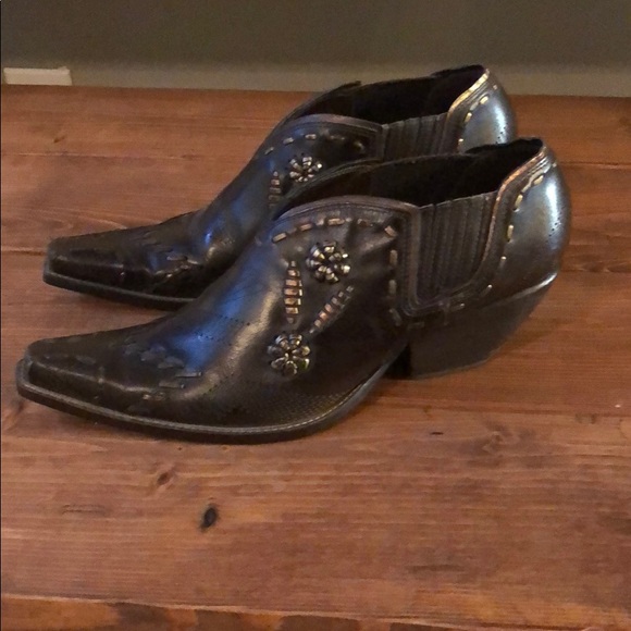 bcbg western boots